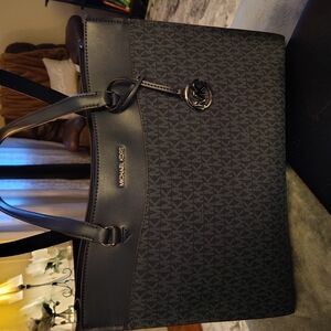 Michael Kors Navy Blue Travel Set With Wallet,